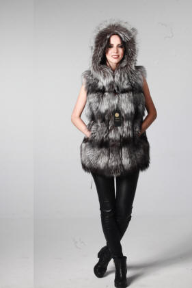 Chaleco de piel de zorro plateado